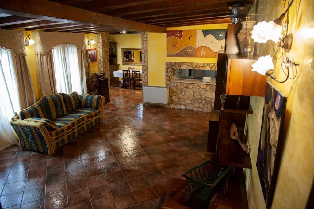 La Dimora Del Cavaliere - Stupenda Dimora A 5 Min Dal Lago Di Martignano Ангвиллара-Сабация Экстерьер фото